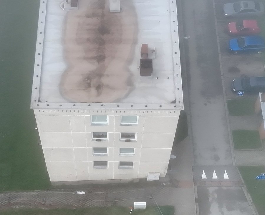 Letecký snímek střechy bytového domu Na Bradle ve Světlé nad Sázavou
