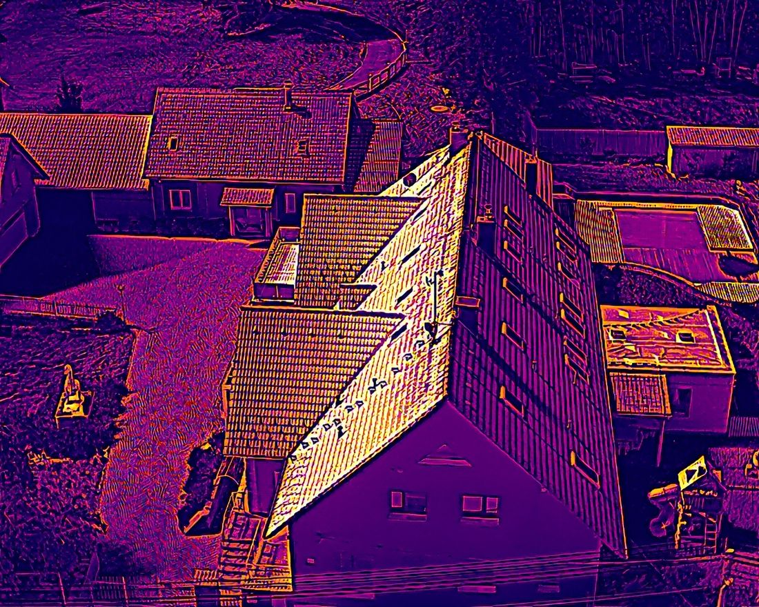 Termovizní inspekce střechy penzionu na Rokycansku z dronu