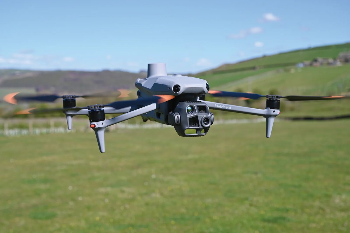 DJI Matrice 4T při inspekci FVE
